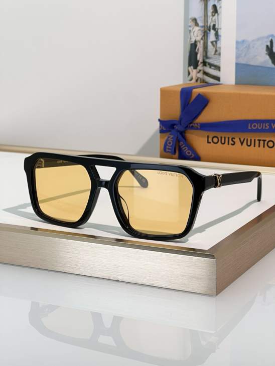 Picture of Louis Vuitton Sunglasses _SKUfw76706019fw